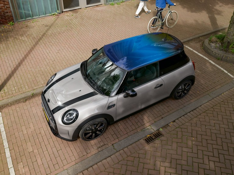 MINI 3-door Hatch – grey and black – multitone roof