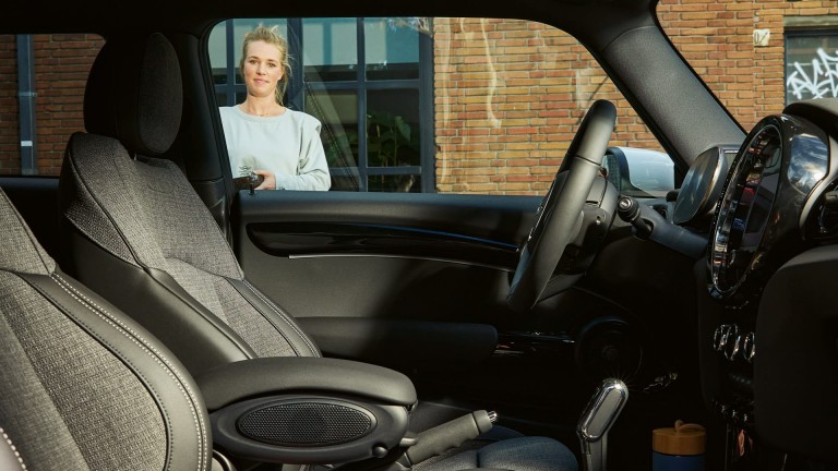 MINI 3-door Hatch – interior – standard trim