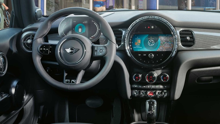 MINI 5-door Hatch – cockpit – comfort and tech packs