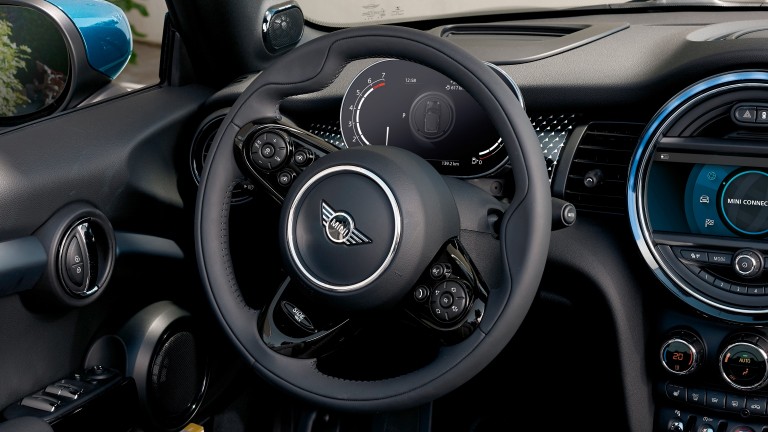 MINI Convertible Sidewalk Edition – steering wheel – cockpit