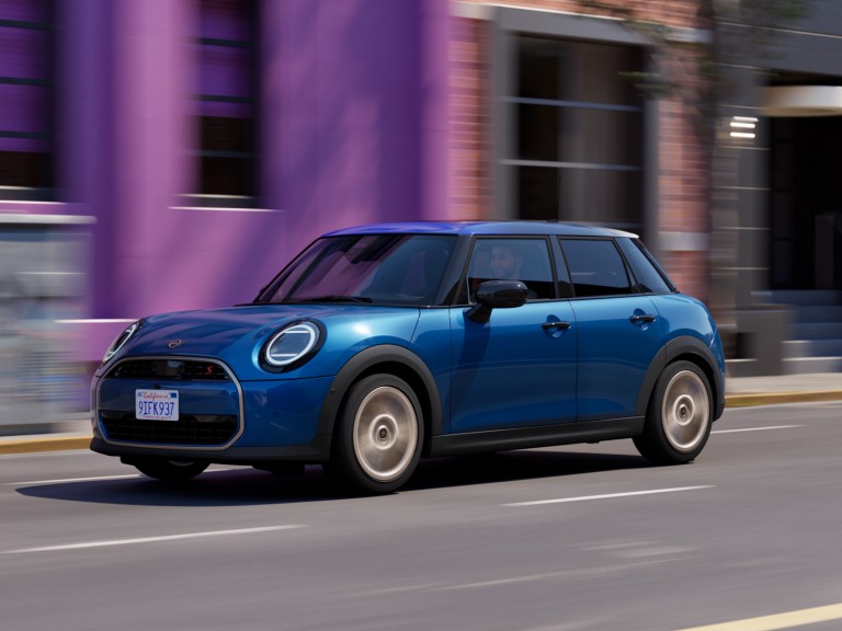 MINI Cooper 5-Door - driving experience - monitoring surrounding